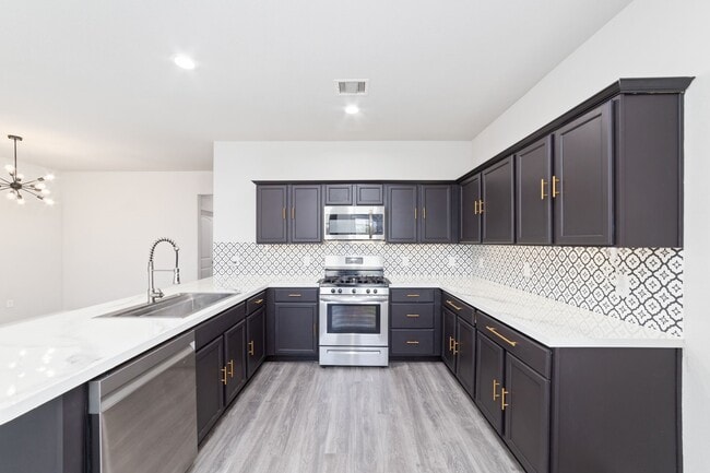 Building Photo - 6123 Yesenia St