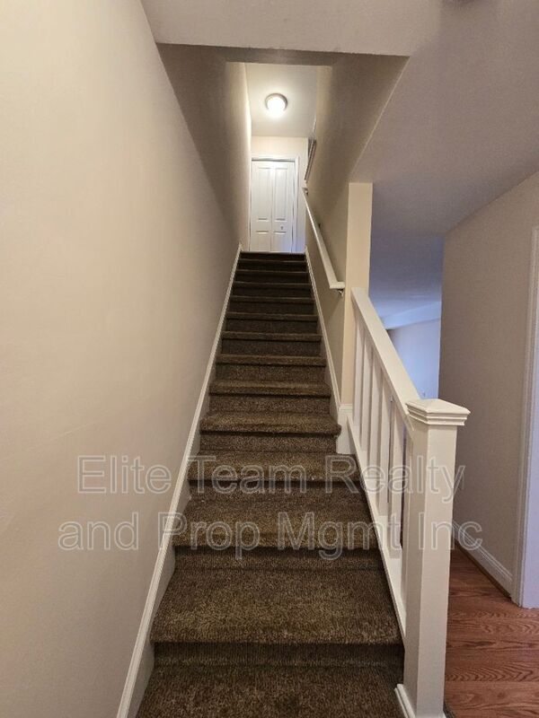 Building Photo - 1207 Green Oaks Ln
