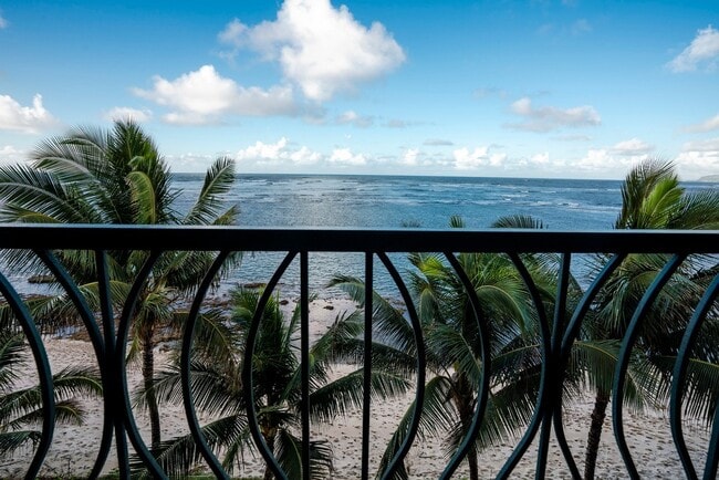 Building Photo - BEACH FRONT 2/2/1pkg, furnished condo on Waialua's O'ahu's North Shore