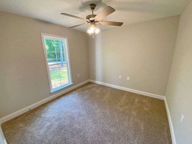 Building Photo - Spacious and Updated 4/2 in Quiet Hahira N...
