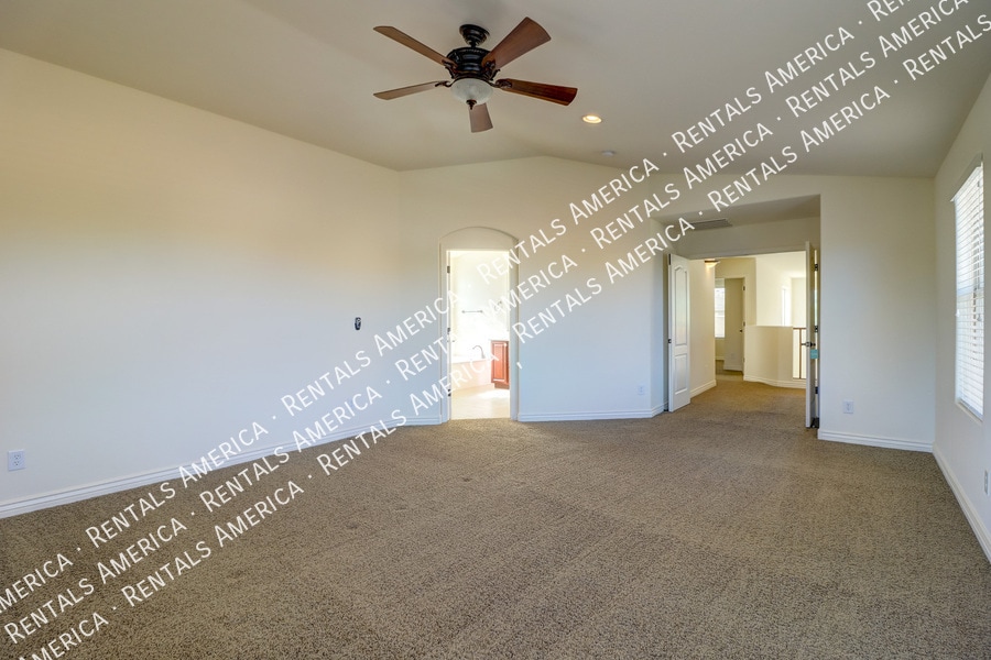 Building Photo - 4013 E Expedition Way