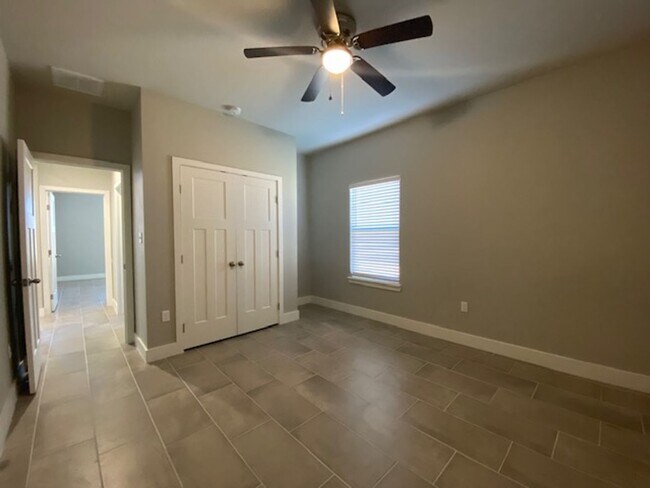 Building Photo - 3806 Negin Dr
