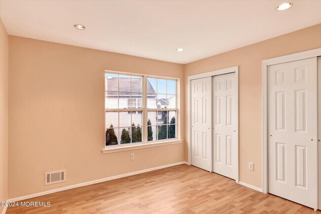 Building Photo - 43 Hummingbird Ct