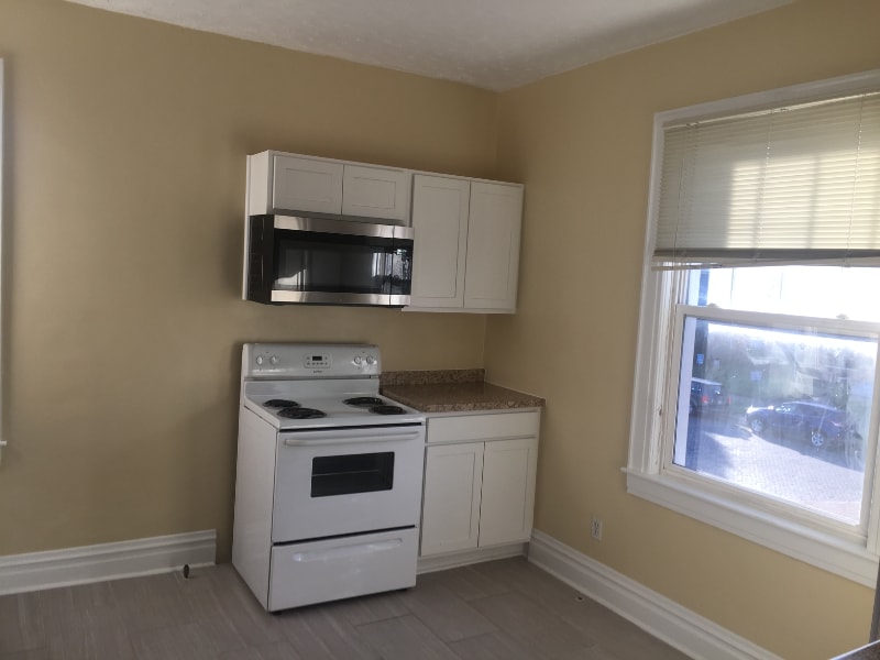 Building Photo - 704 10th Ave