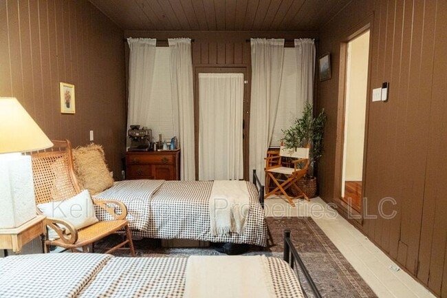 Building Photo - 1805 E Fern Rd