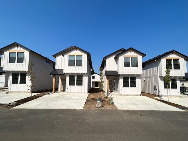 Building Photo - 9913 NE 46th Ct