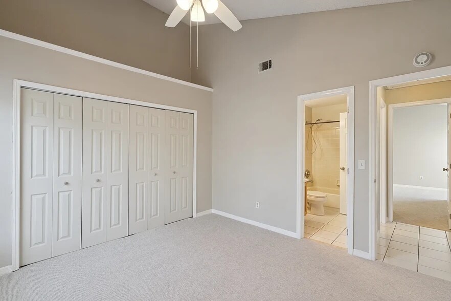 Building Photo - 682 Youngstown Pky