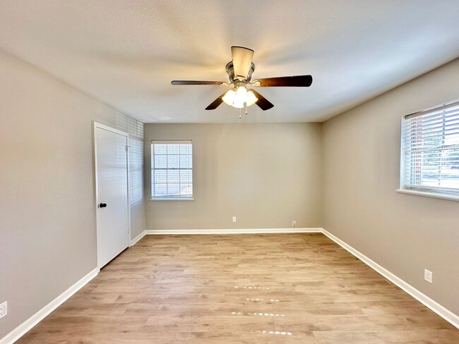 Building Photo - Available Now! Newly Updated 3 Bedroom 2 B...