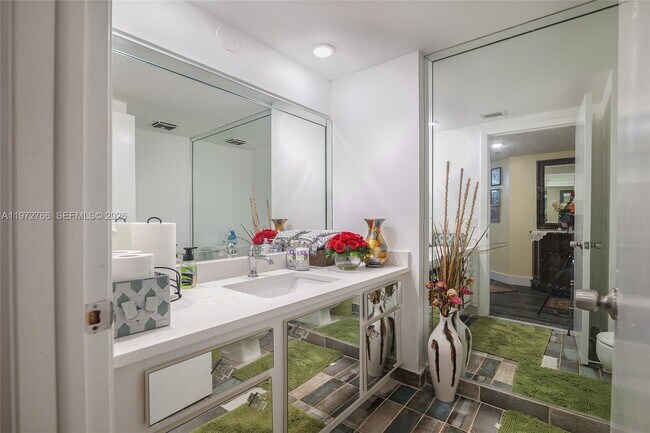 Building Photo - 7200 Radice Ct