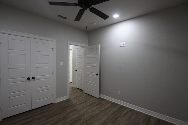Building Photo - Stunning 3 bedroom 2 bath rental in Whitehouse! – A Must-See!