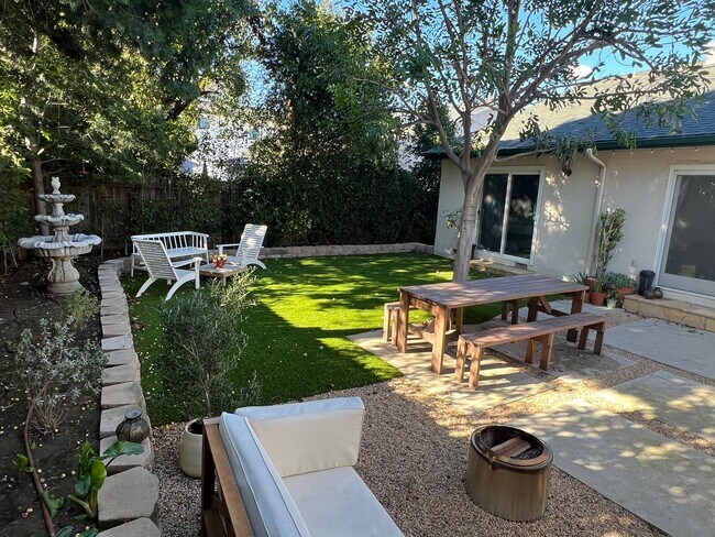 Building Photo - Large home with private yard