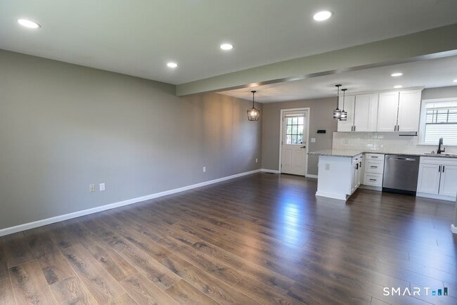 Building Photo - 540 Slater Rd