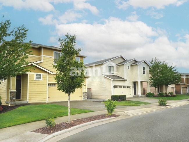 Building Photo - 2741 Link Ave