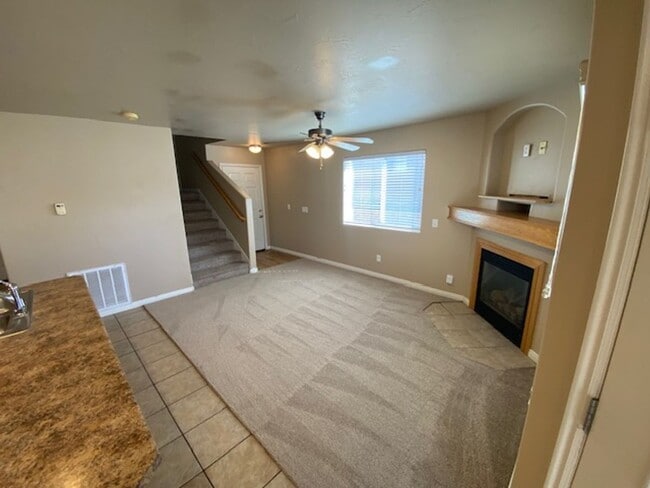 Building Photo - Move-in Bonus!! 3 bed -2.5 bath Twin Home