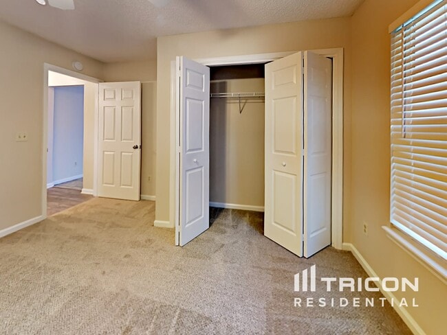 Building Photo - 2827 Tuscarora Tr