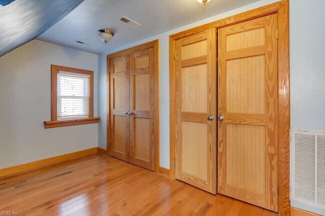 Building Photo - 407 Russell St