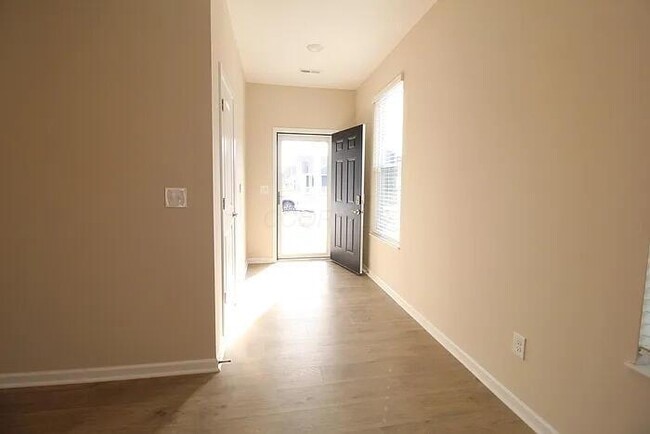 Building Photo - 409 Halton Dr