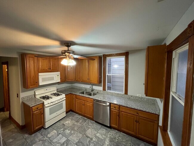 Building Photo - 3532 N Elston Ave