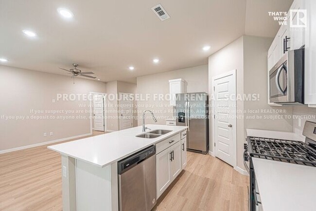 Building Photo - 2215 9th St