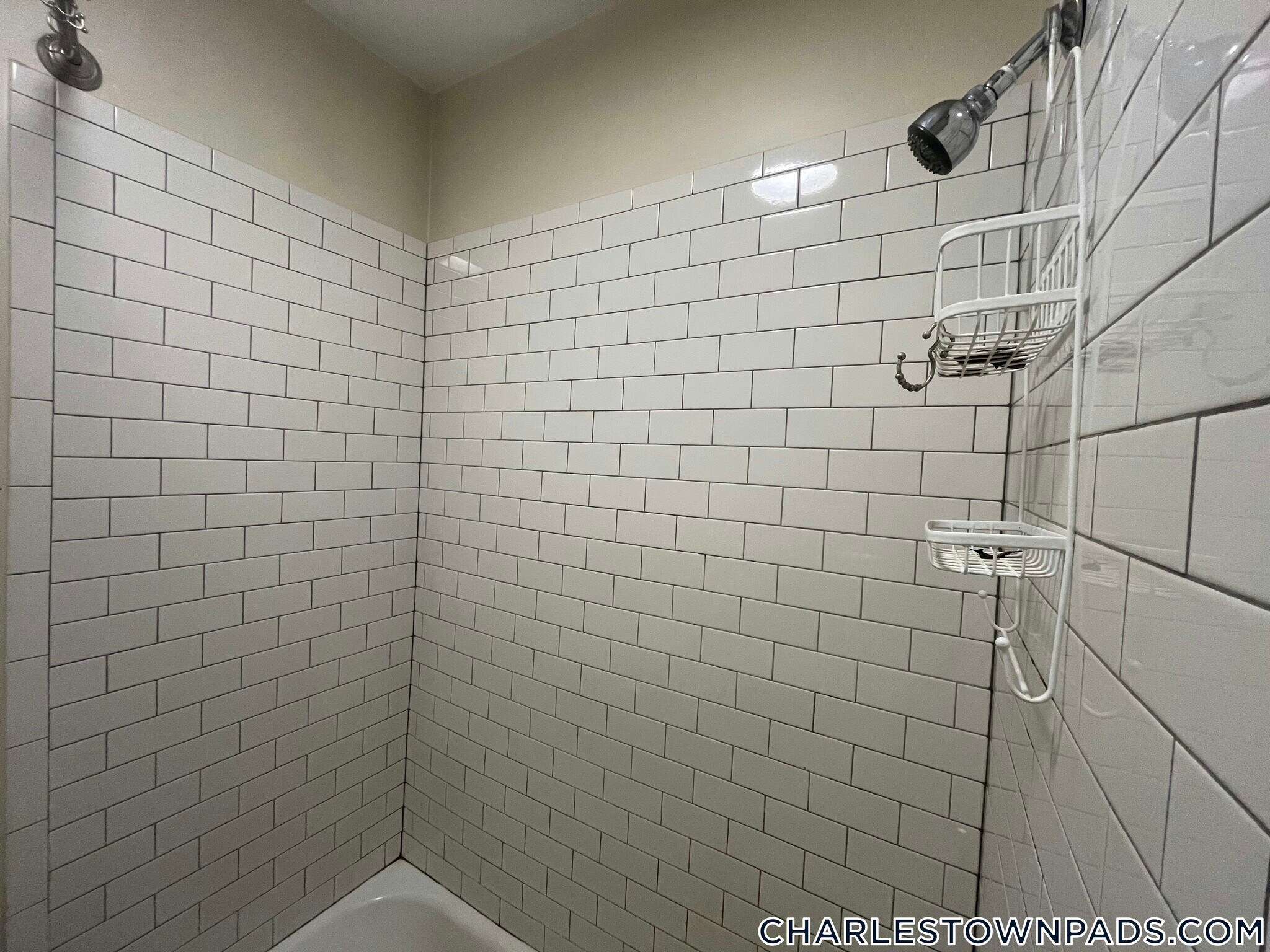 Building Photo - 28 Parker St