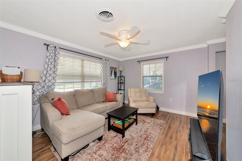 Building Photo - 2004 19th St W