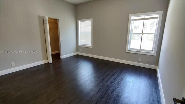 Building Photo - 675 Maplewood Ct