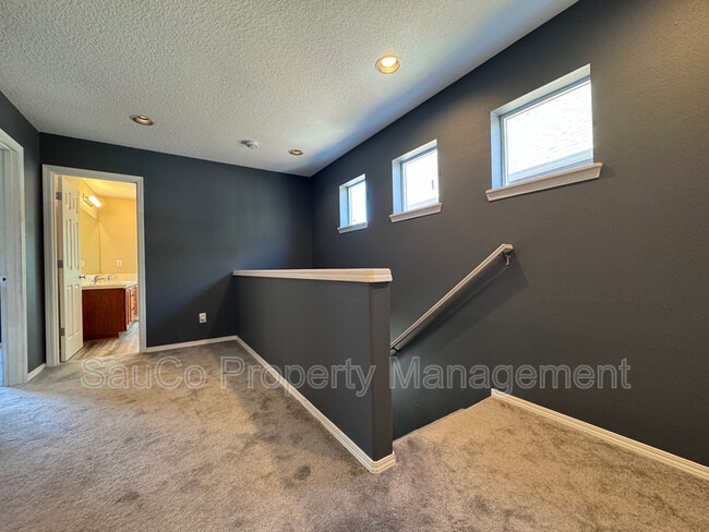 Building Photo - 948 SE Elina Ave