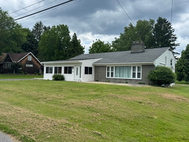 Primary Photo - 8810 Seneca Ave