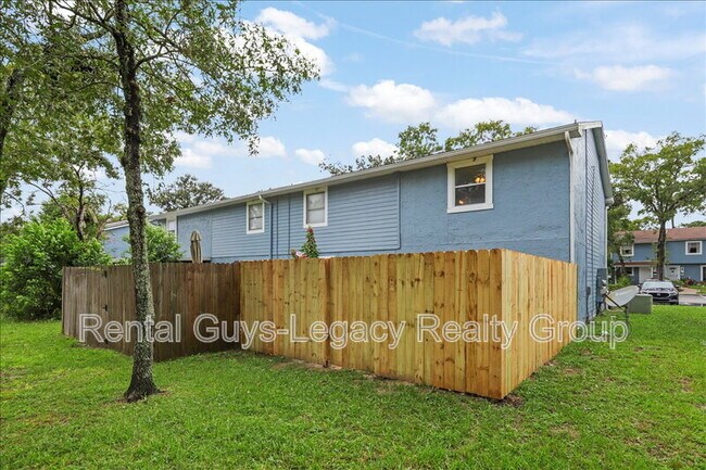 Building Photo - 11406 Bedford Oaks Dr