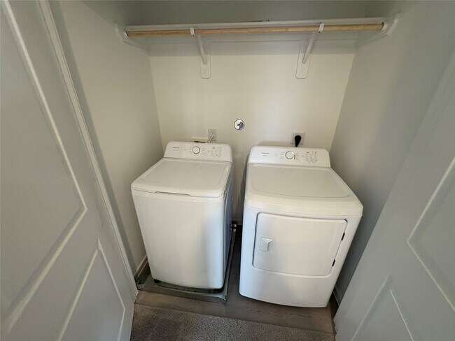 Building Photo - 9006 Cape Birdland Dr