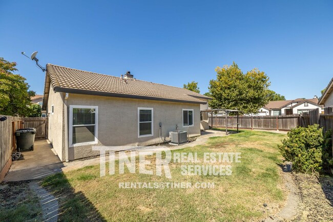 Building Photo - Beautiful Roseville Home on Court