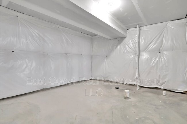 Building Photo - 204 Station Terrace W