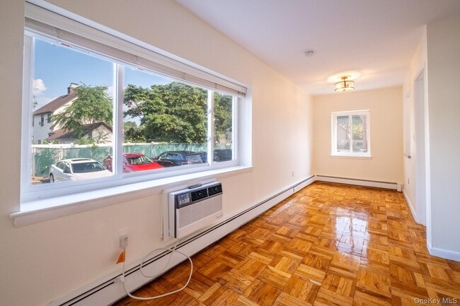 Building Photo - 838 Pelhamdale Ave