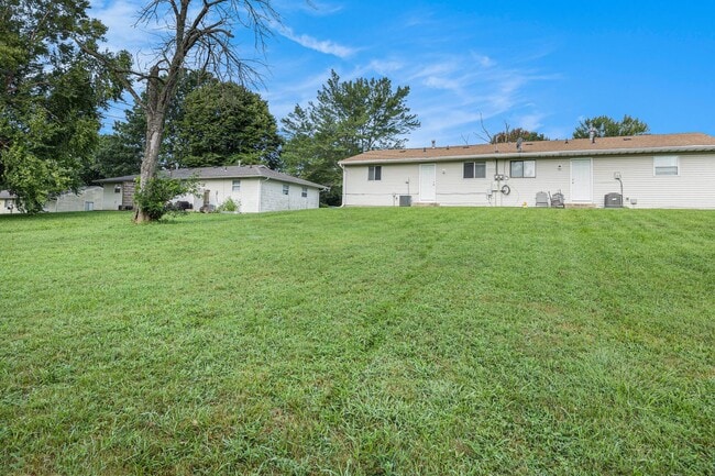 Building Photo - **$0 Application Fee for August!!** Beauti...