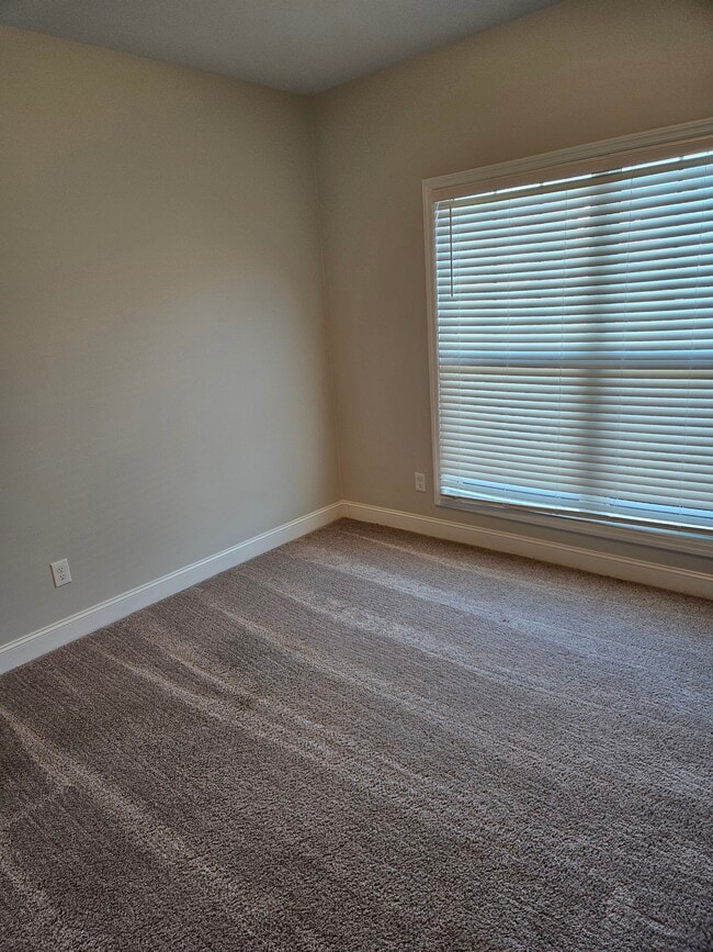 Building Photo - 212 Pine Is Ave