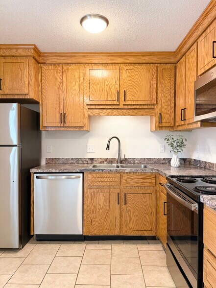 Kitchen - 274 Fleming Rd