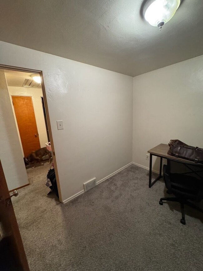 Building Photo - Spacious Split Level in Baldwin for Rent- ...