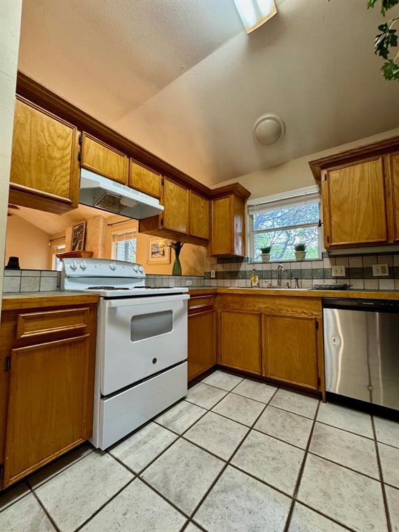 Building Photo - 1203 Cuernavaca Dr N