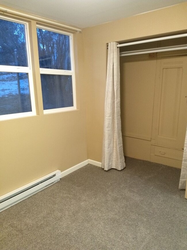 Building Photo - Pet Negotiable Four Bedroom Home