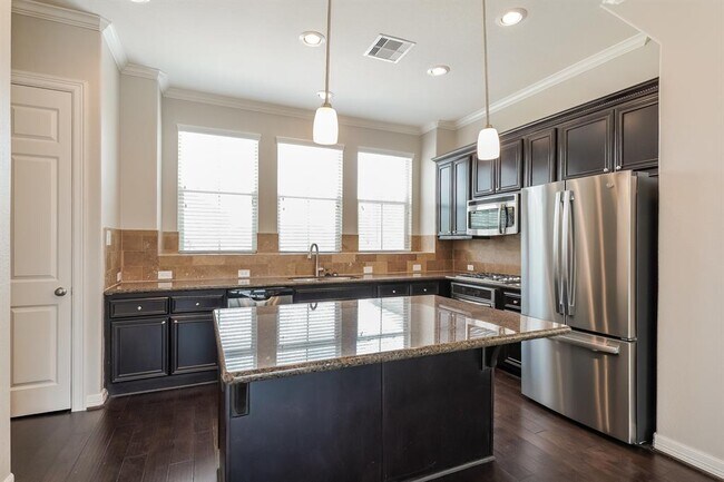 Building Photo - 9930 Spring Shadows Park Cir