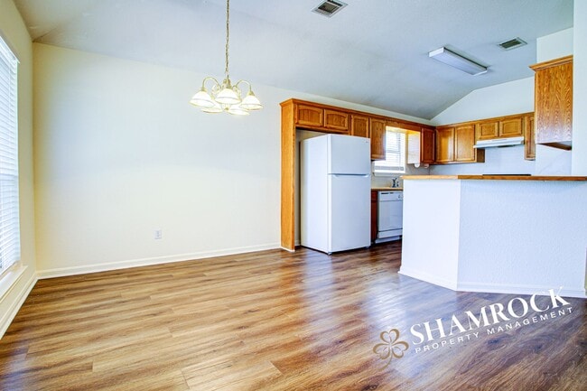 Building Photo - Duplex near Hewitt Post Office