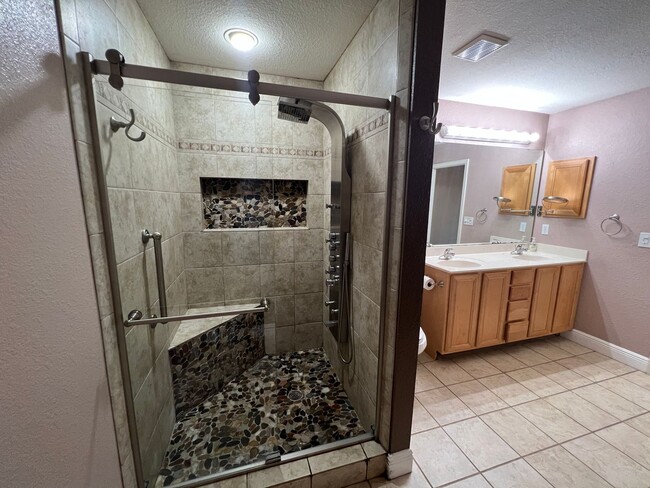 Building Photo - Driftwood Estates Home!
