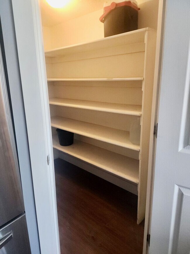 Building Photo - 4 Bed/2 Bathroom house in Farr West