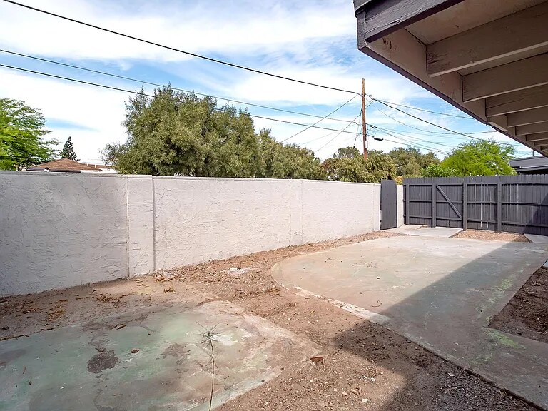 Building Photo - 1017 E West Cir Dr