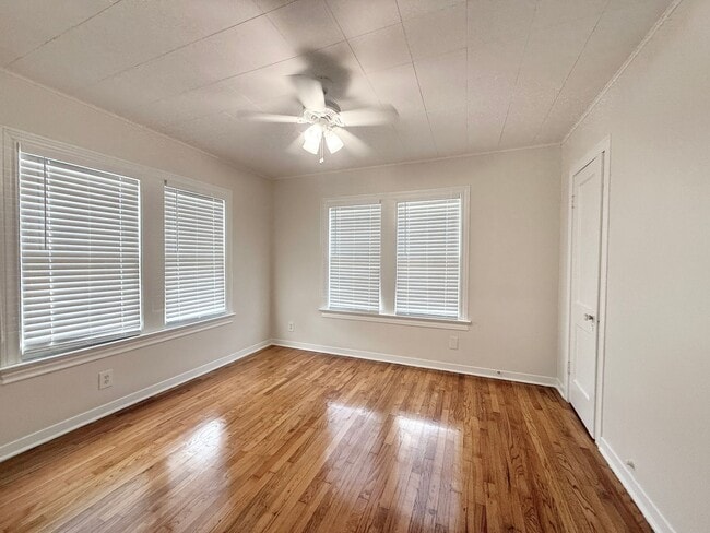 Building Photo - GAL13