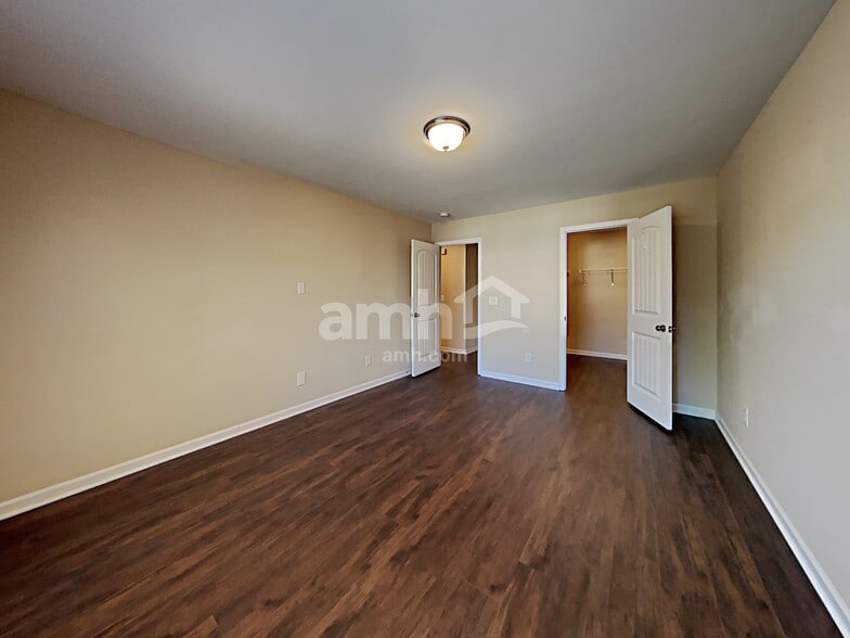 Building Photo - 405 Birch Run Dr