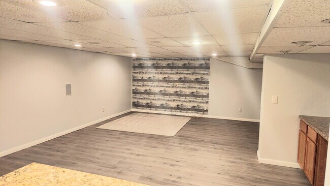 Building Photo - "Charming 3-Bed Oasis with 2.5 Baths on Carrington Court!"