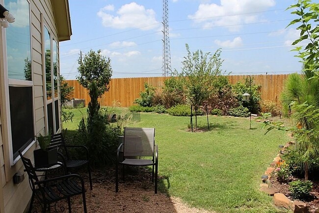 Building Photo - 5827 Annatto Dr