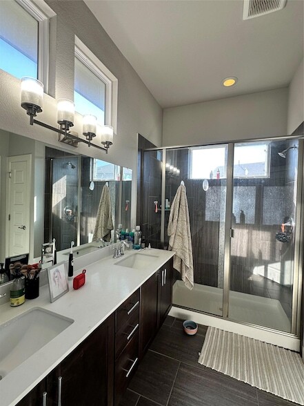 Building Photo - 8021 Izetta Ln