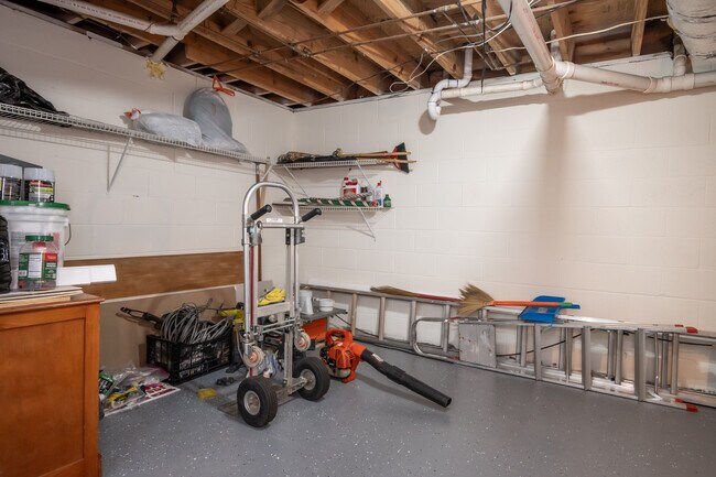 Building Photo - 115 Winterberry Dr
